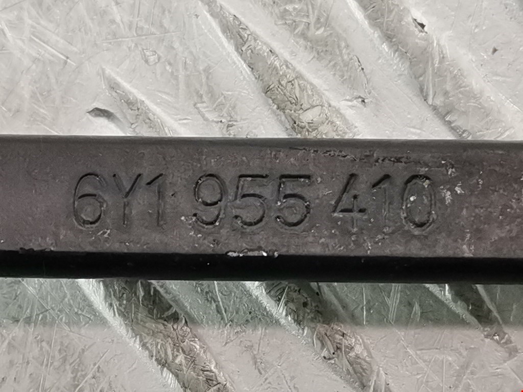 Поводок дворников передний левый/ правый SKODA Fabia MK1 1999-2006