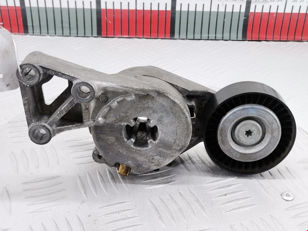 Натяжитель ремня генератора (приводного поликлинового ремня Audi A3 8P (2003-2013)