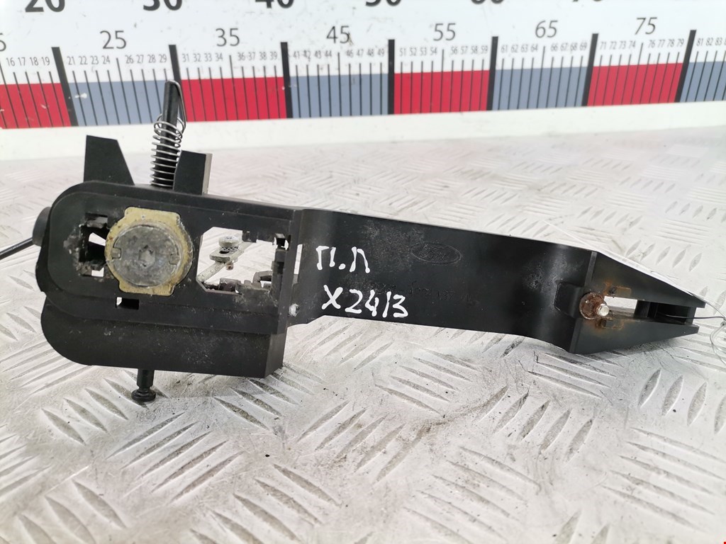 Кронштейн ручки FORD Fiesta 2001-2008