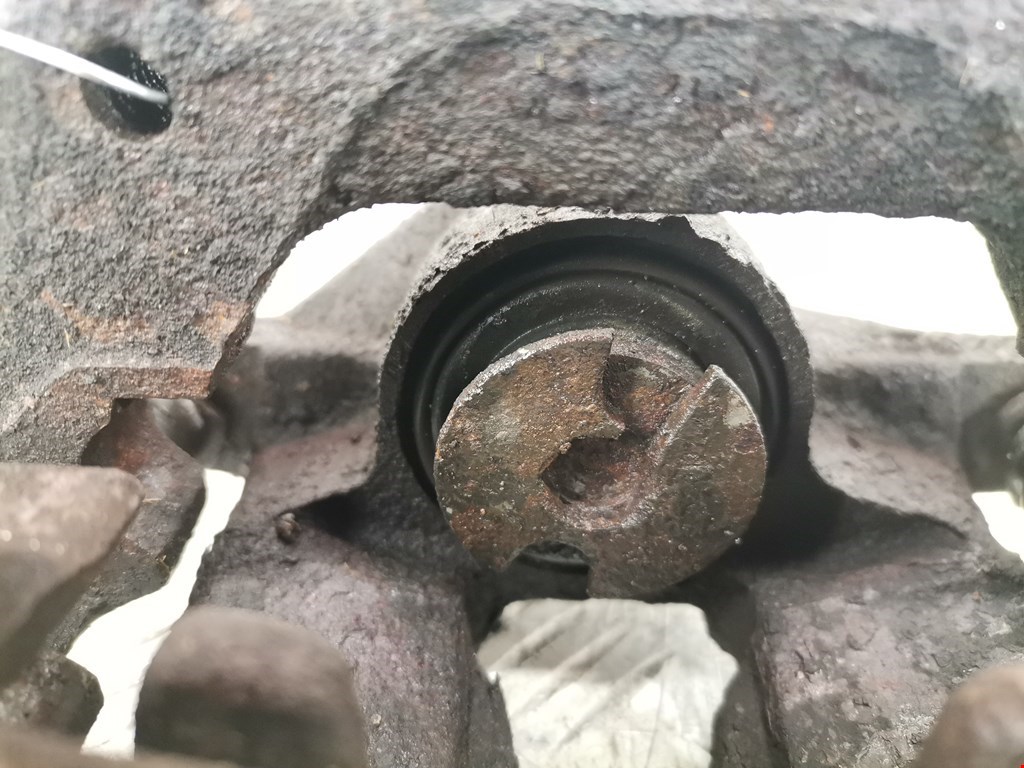 Суппорт задний правый FORD Mondeo III 2000-2007