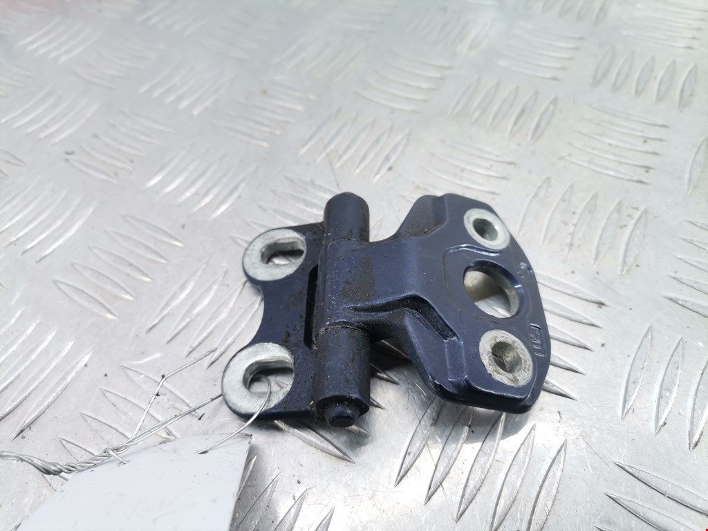 Петля двери передней левой Mercedes E-Class (W210) (1995-2003)