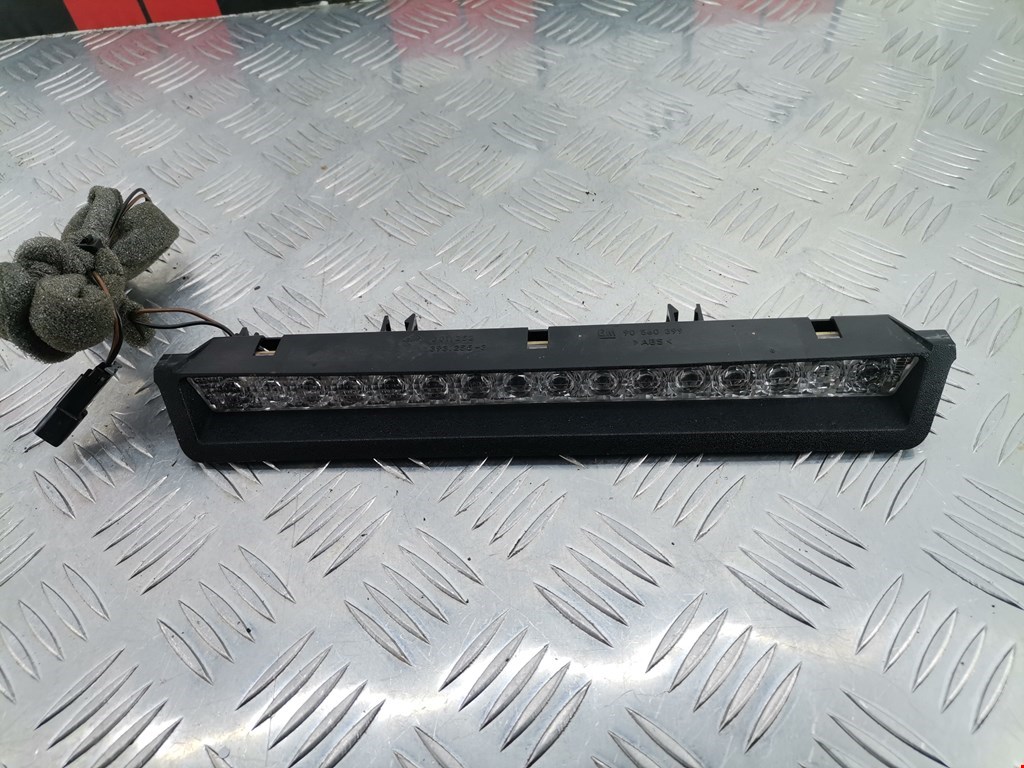 Фонарь дополнительный тормозной (стоп-сигнал) Opel Astra G (1998-2004)