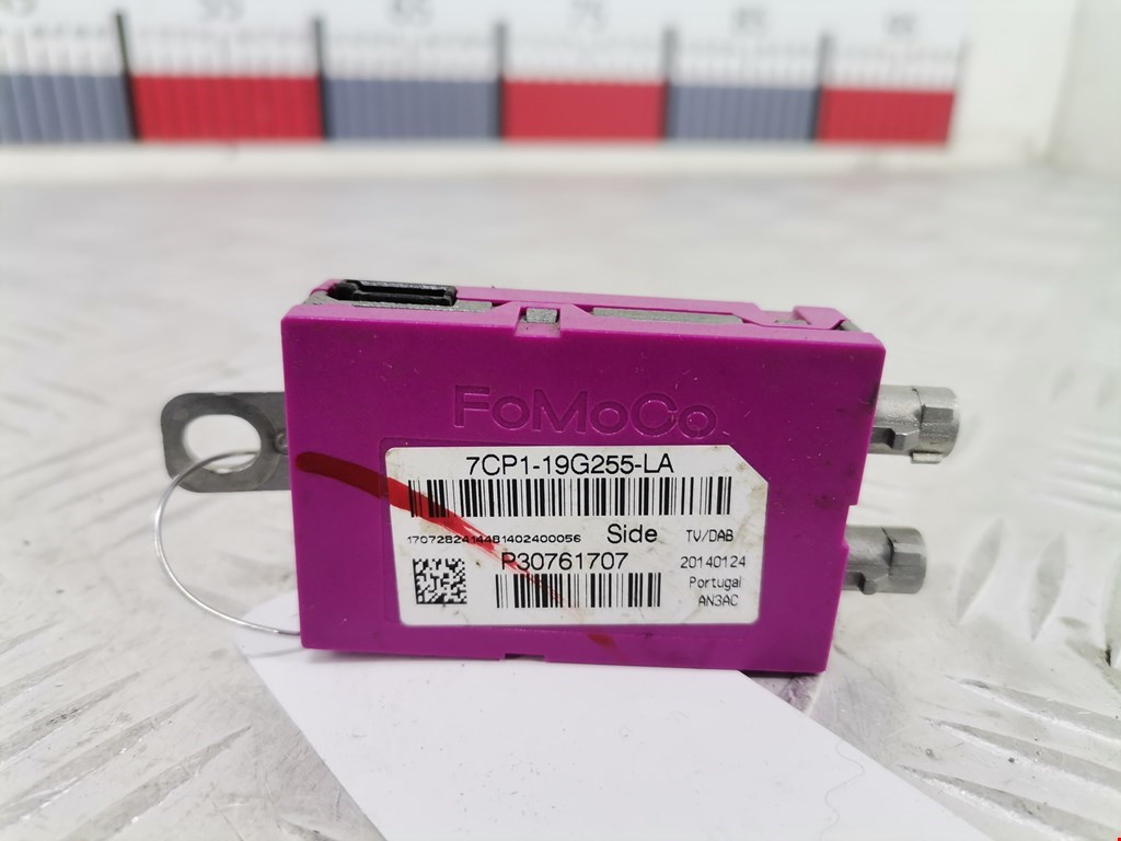 Усилитель антенны VOLVO V60 2010-2018