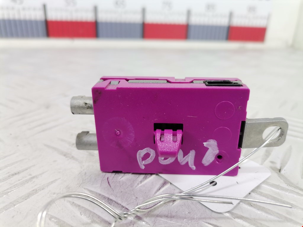 Усилитель антенны VOLVO V60 2010-2018