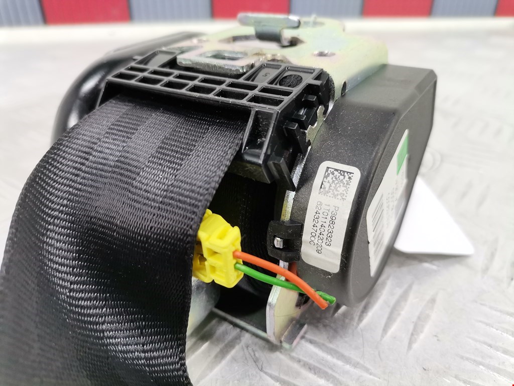 Ремень безопасности задний правый VOLVO V60 2010-2018