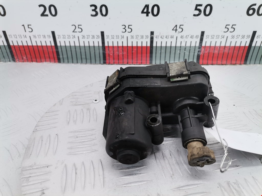 Сервопривод (электропривод моторчик привода) заслонок впускного коллектора Opel Insignia 1 (2008-2017)