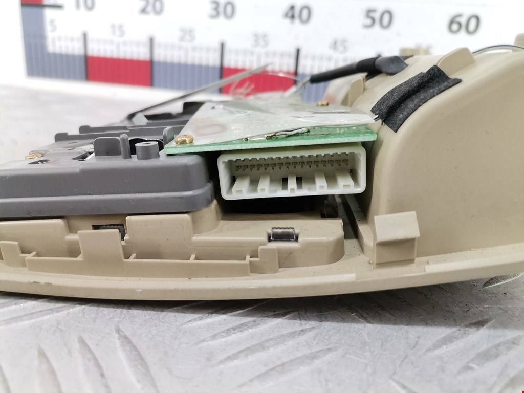 Плафон салонный (салона фонарь) LEXUS RX 300\330\350\400H 2003-2009