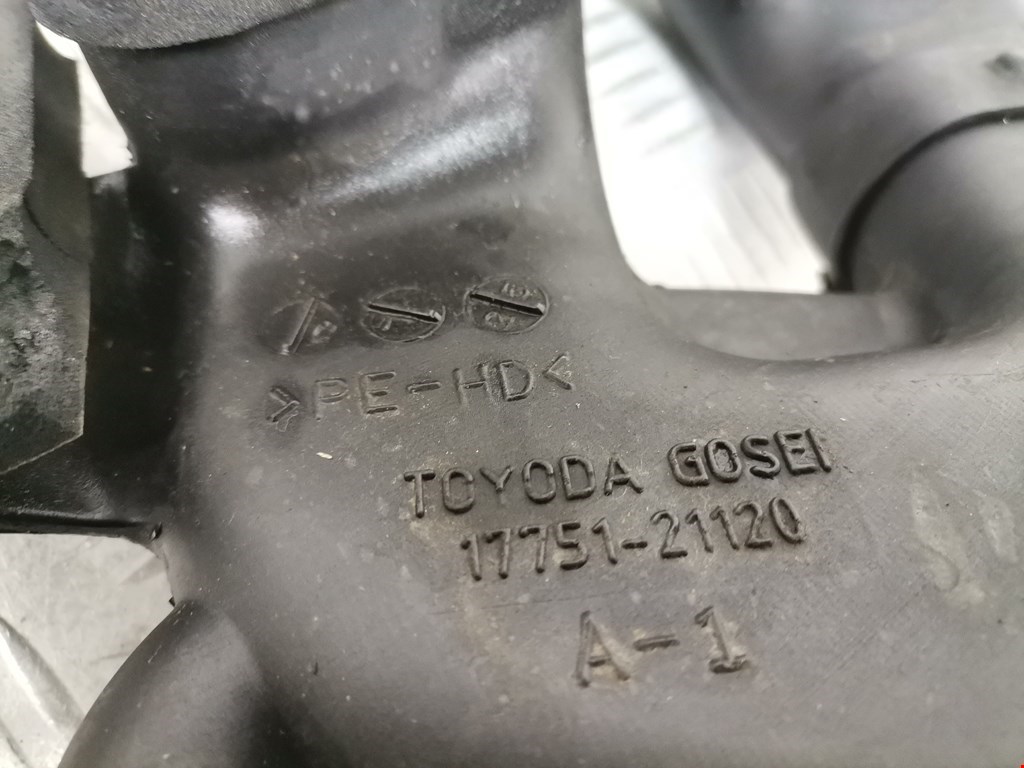Патрубок воздушного фильтра TOYOTA Prius II XW20 2003-2012
