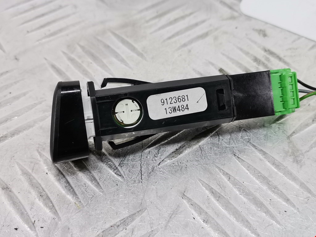 Кнопка аварийной сигнализации (аварийки) VOLVO V60 2010-2018