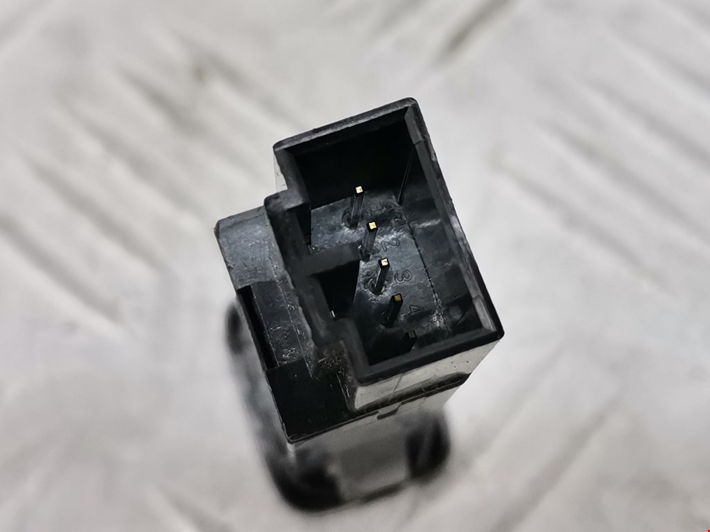 Кнопка аварийной сигнализации (аварийки) VOLVO V60 2010-2018