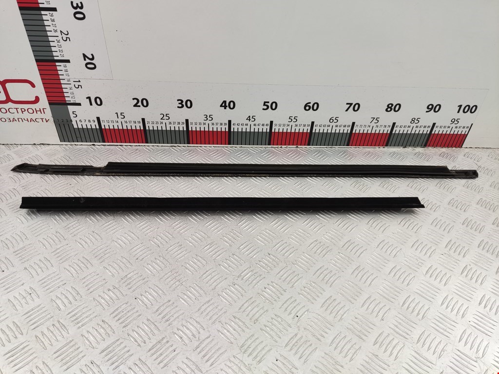 Уплотнитель (внутри) MITSUBISHI Carisma 1995-1999