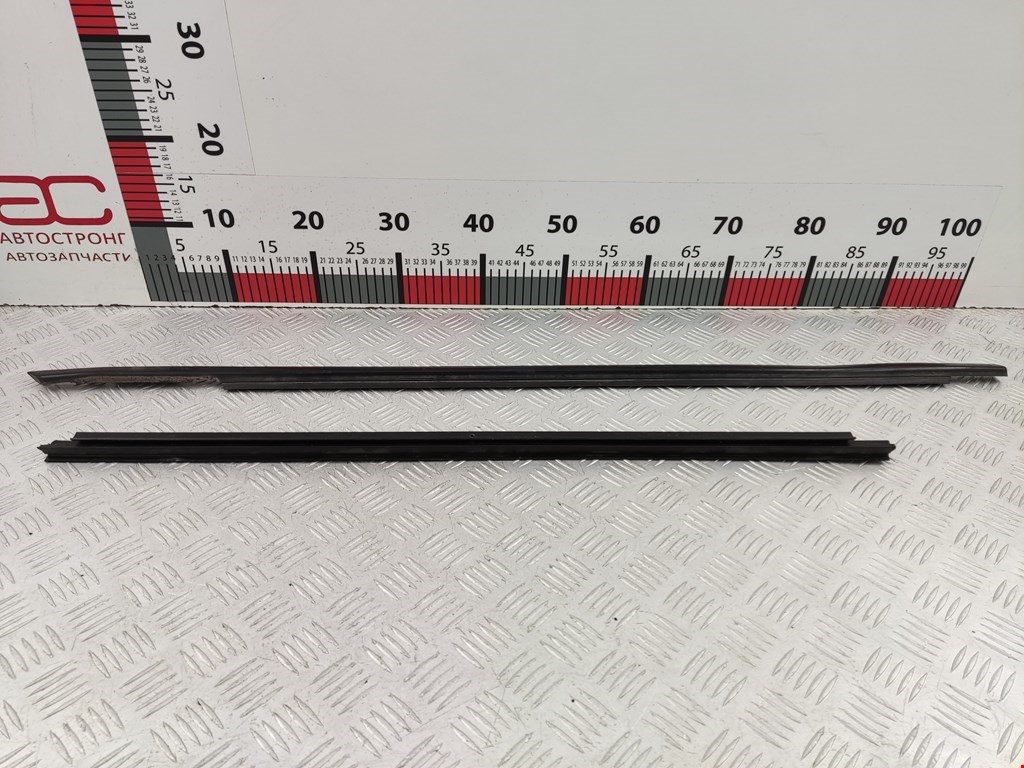 Уплотнитель (внутри) MITSUBISHI Carisma 1995-1999