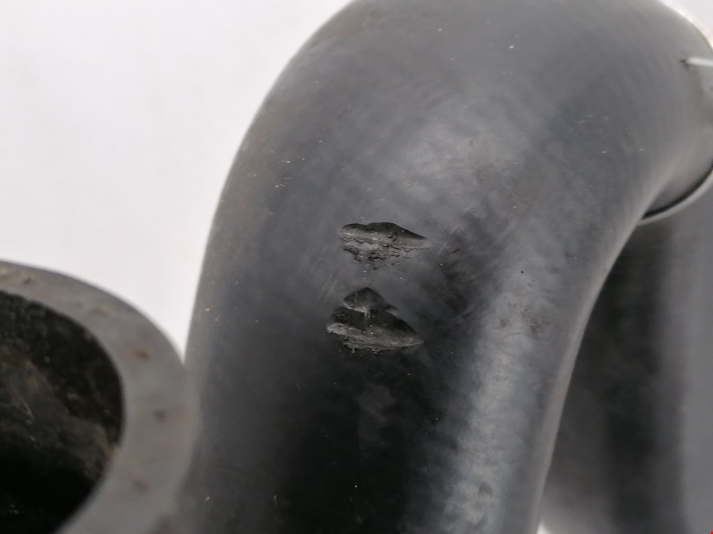 Патрубок интеркулера AUDI A4 B5 1995-2001