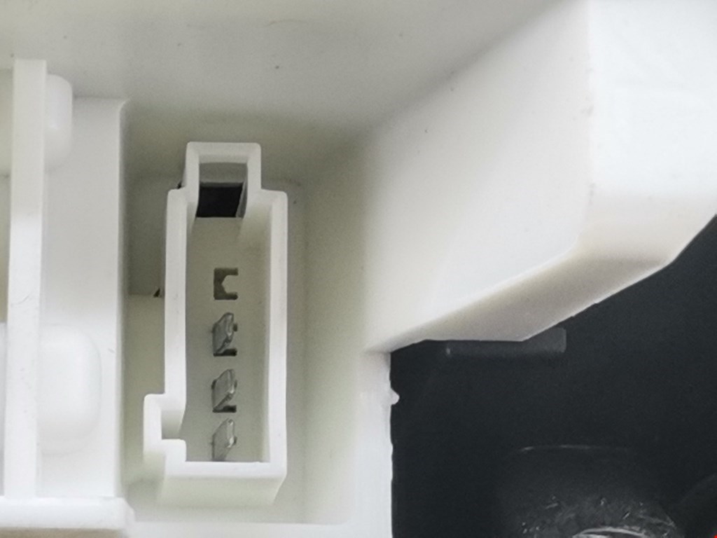 Фонарь задний внутренний левый OPEL Astra J 2009-2017