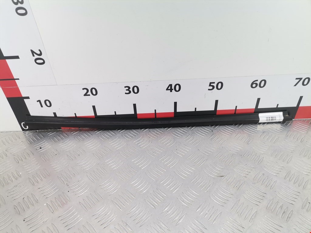 Накладка декоративная (молдинг) стекла двери задней правой Opel Corsa C (2000-2006)