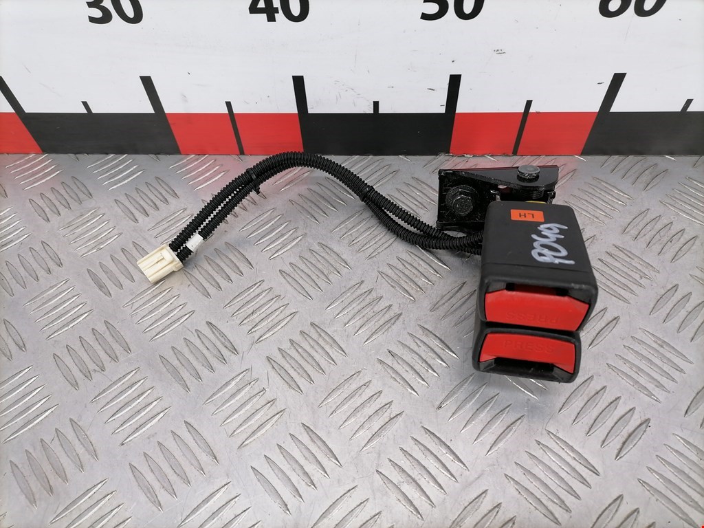 Замок ремня безопасности (преднатяжитель ремня безопасности) Hyundai i30 2 (2012-2017)