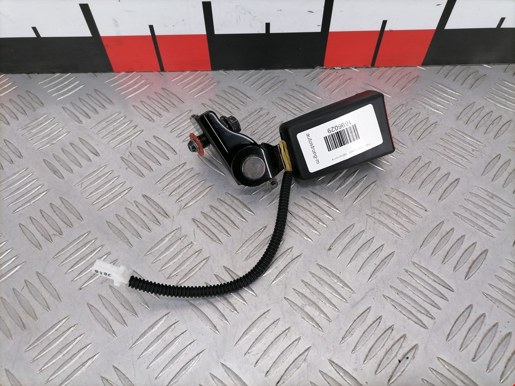 Замок ремня безопасности (преднатяжитель ремня безопасности) Hyundai i30 2 (2012-2017)