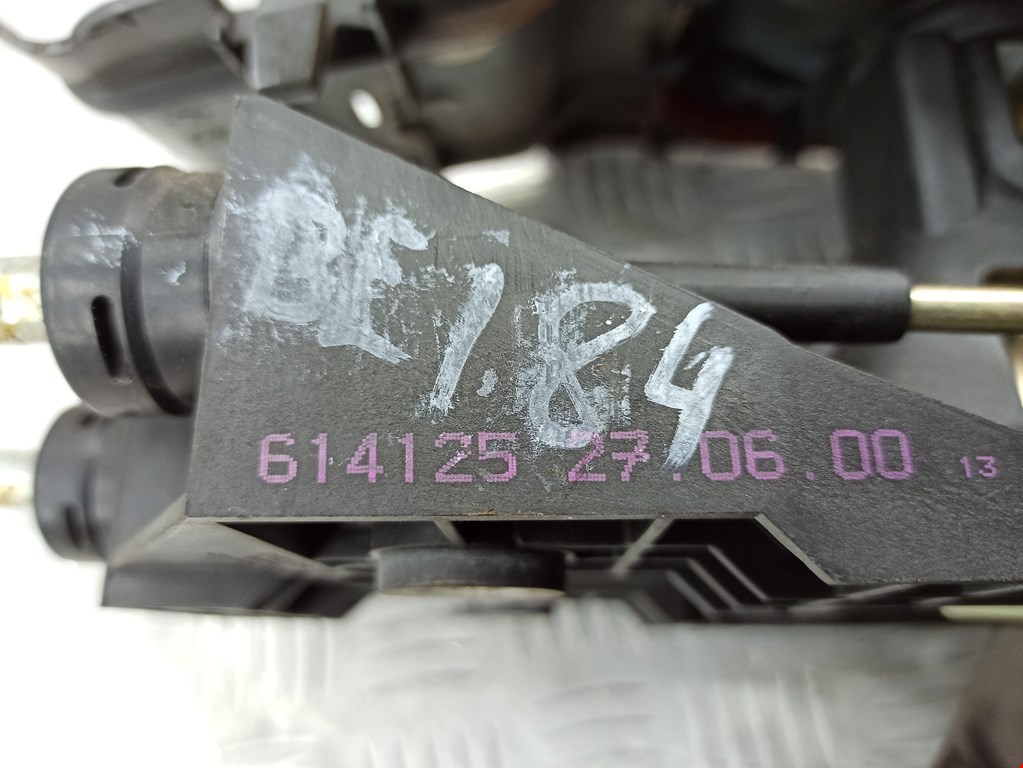 Кулиса (селектор) АКПП/МКПП в салоне VOLVO V40 I 1995-2004