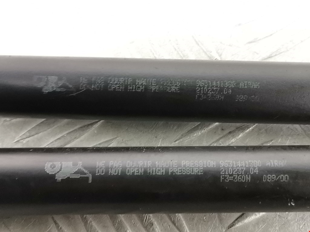 Амортизатор крышки (двери) багажника PEUGEOT 206 1998-2012