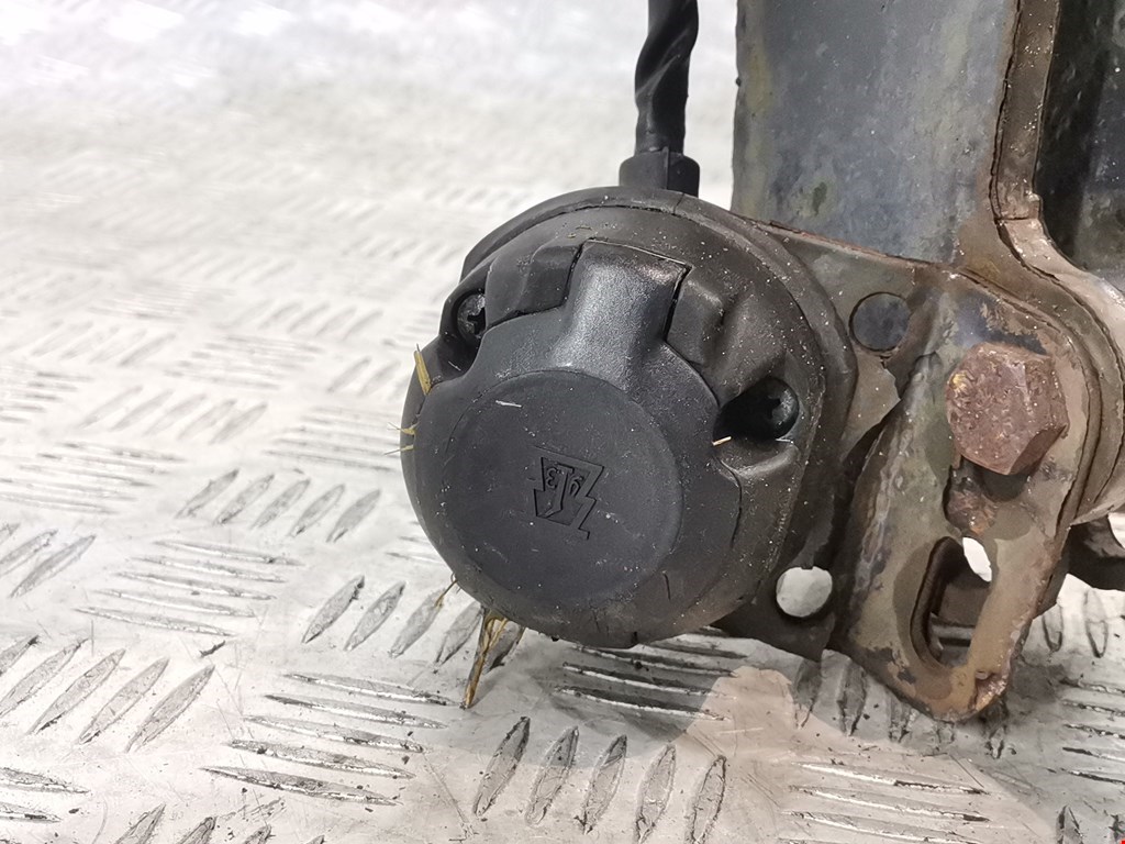 Фаркоп (прицепное устройство) FORD Focus II 2005-2011