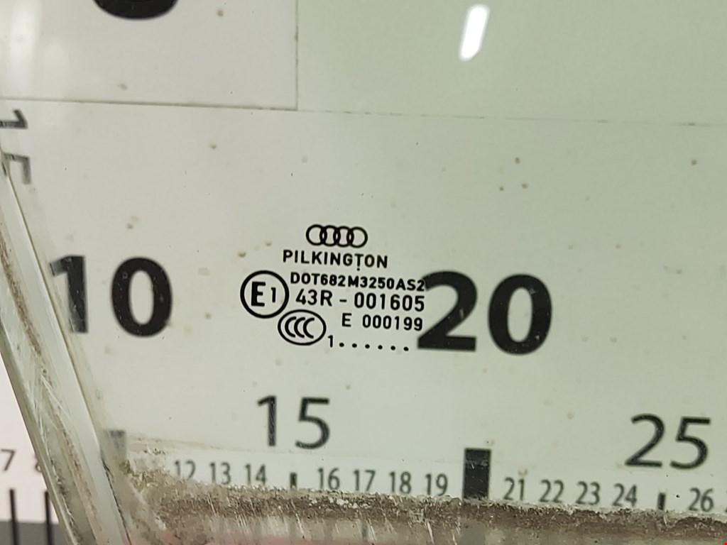 Стекло двери переднее правое AUDI A4 B8 2007-2015