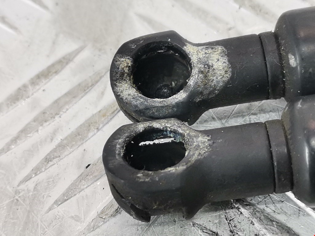 Амортизатор капота левый=правый BMW 5er 5 серия E60/E61 2003-2010