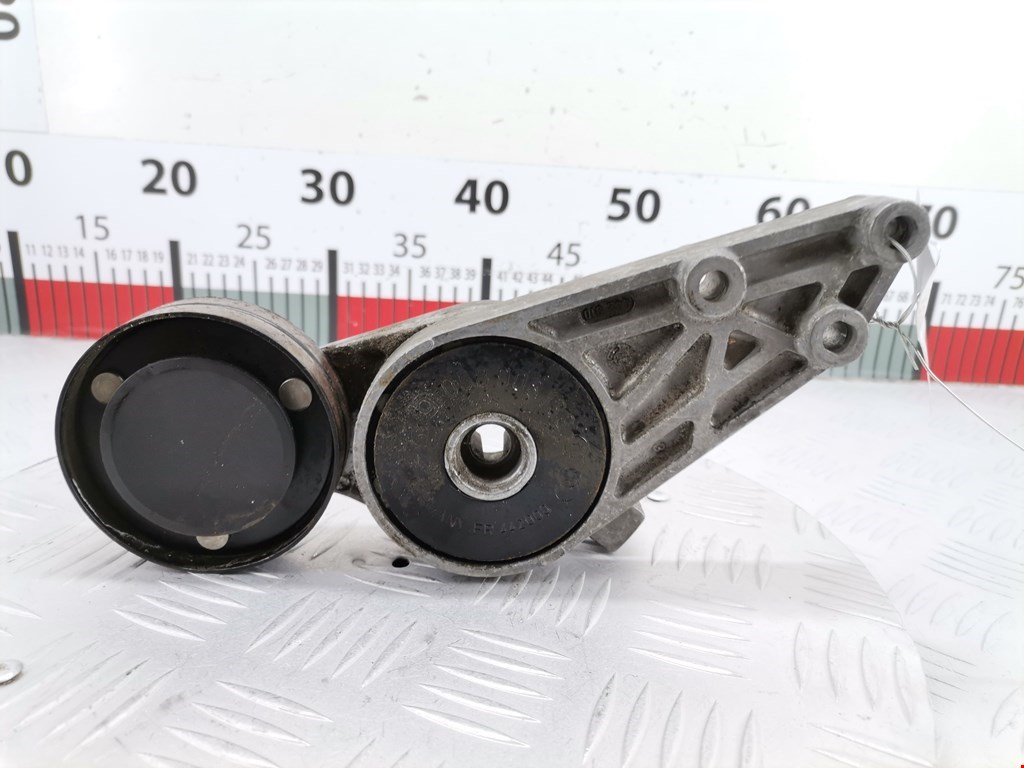 Натяжитель ремня генератора (приводного поликлинового ремня Volkswagen Passat 5 (1996-2000)
