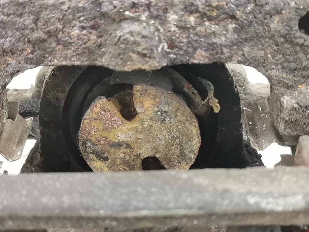 Суппорт задний правый JAGUAR X-Type 2001-2009