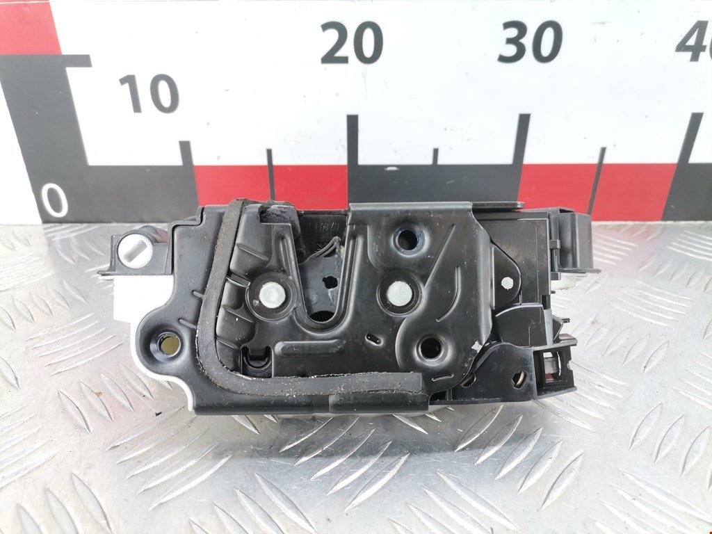 Замок двери передней левой SKODA Octavia A7 2013-2020