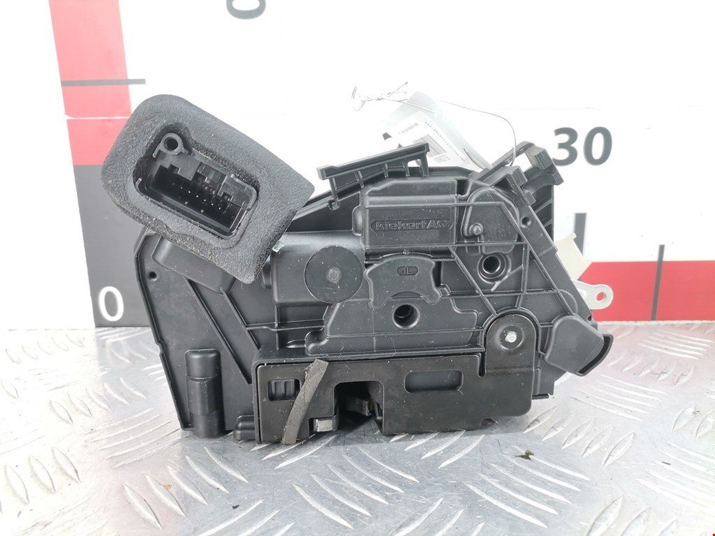 Замок двери передней левой SKODA Octavia A7 2013-2020