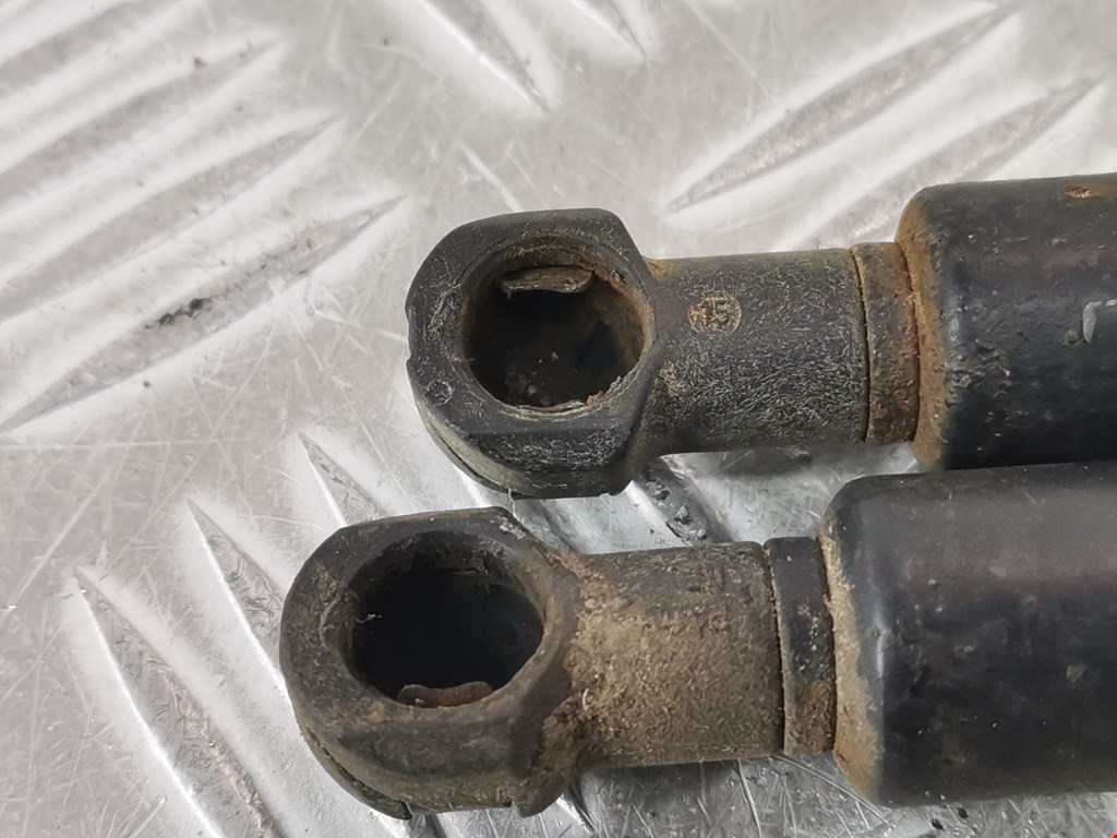 Амортизатор крышки (двери) багажника FORD Focus I 1998-2005