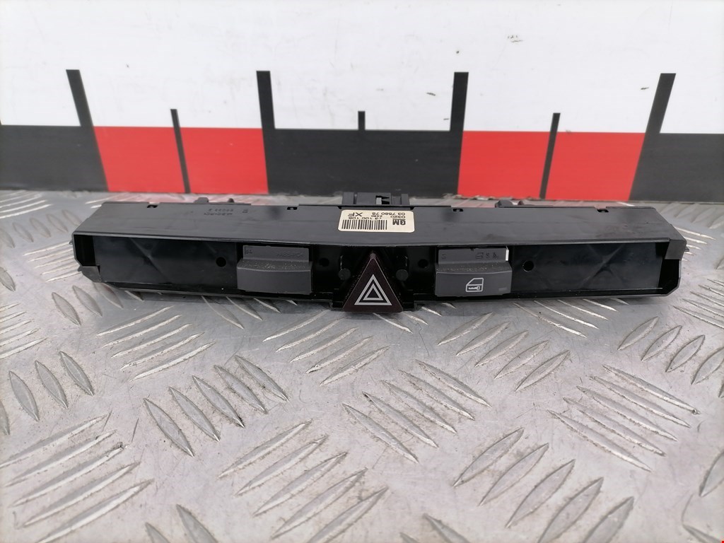 Кнопка аварийной сигнализации (аварийки) OPEL Astra H/Family 2004-2015