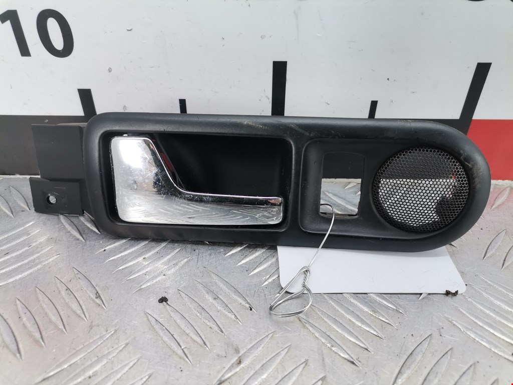 Ручка дверная задняя внутренняя левая VOLKSWAGEN Passat B5 1997-2005