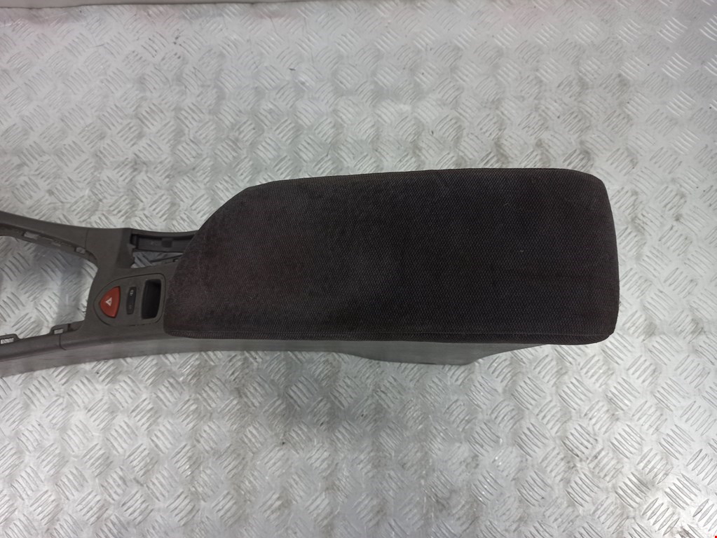 Подлокотник в салон RENAULT Laguna 2001-2007