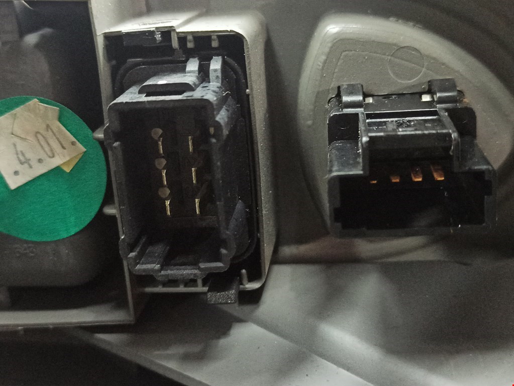 Подлокотник в салон RENAULT Laguna 2001-2007