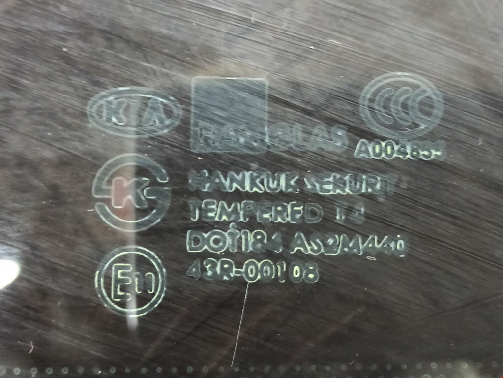 Стекло кузовное глухое левое KIA Carnival I 1999-2005