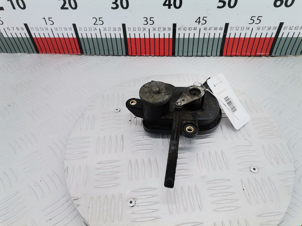 Сервопривод (электропривод моторчик привода) заслонок впускного коллектора Mercedes C-Class (W203) (2000-2008)