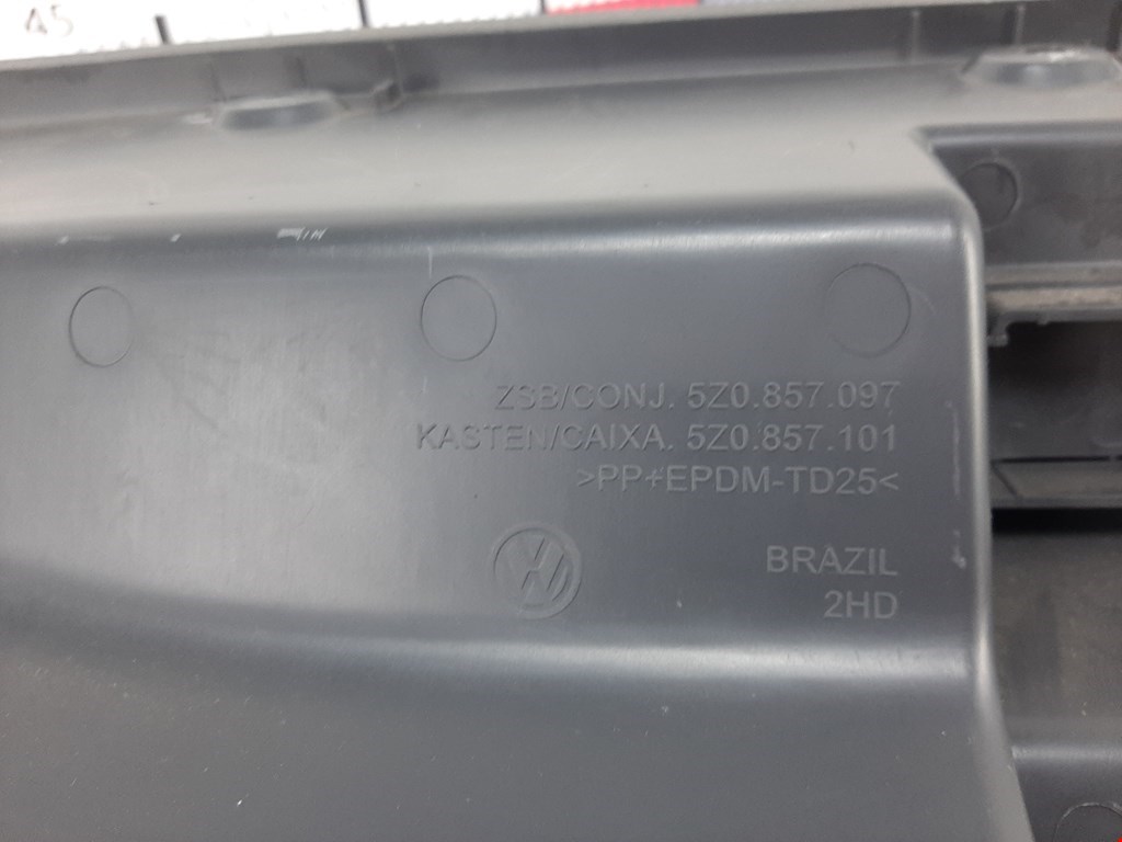 Бардачок VOLKSWAGEN Fox 2005-2011