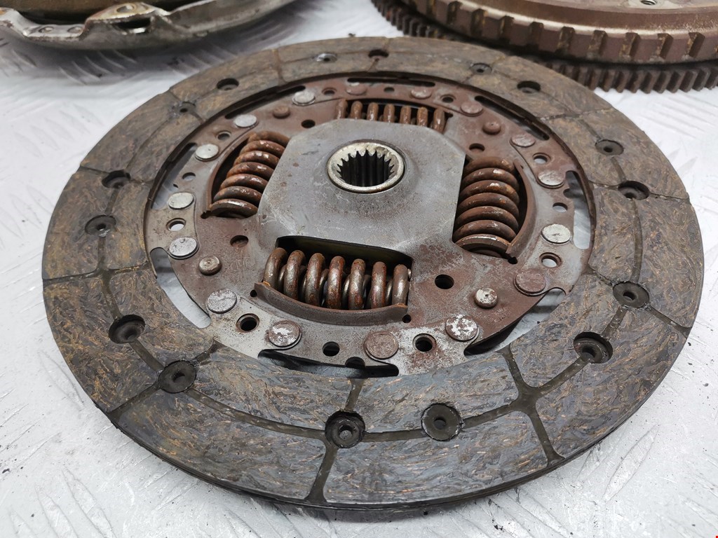 Маховик (демпфер сцепления) PEUGEOT 307 2001-2008