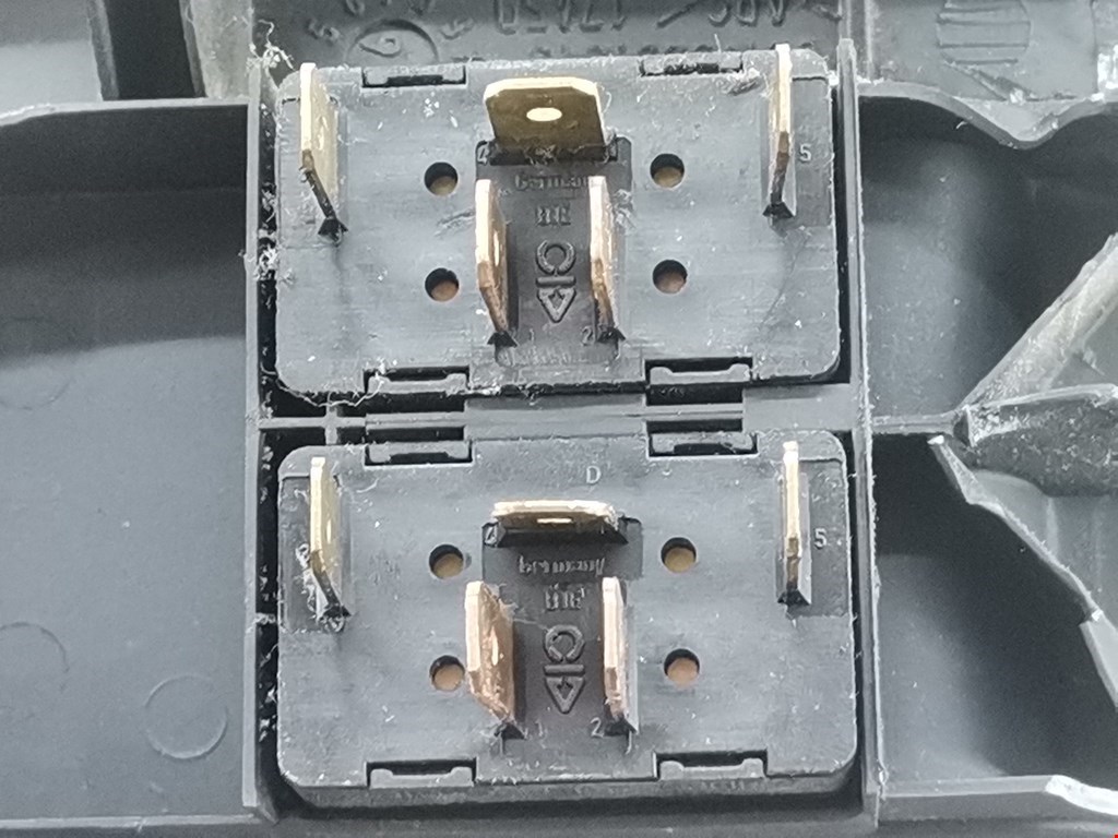 Блок управления стеклоподъемниками AUDI A4 B5 1995-2001