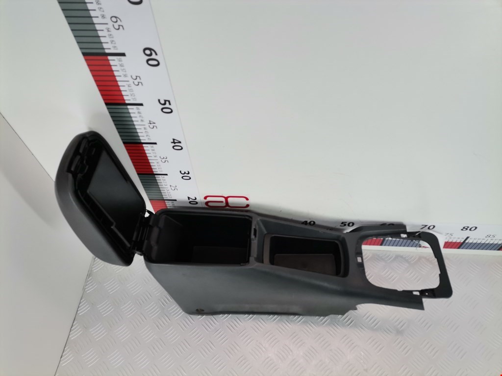 Подлокотник в салон MITSUBISHI Galant VIII 1996-2006