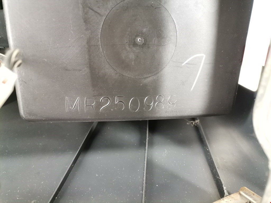 Подлокотник в салон MITSUBISHI Galant VIII 1996-2006