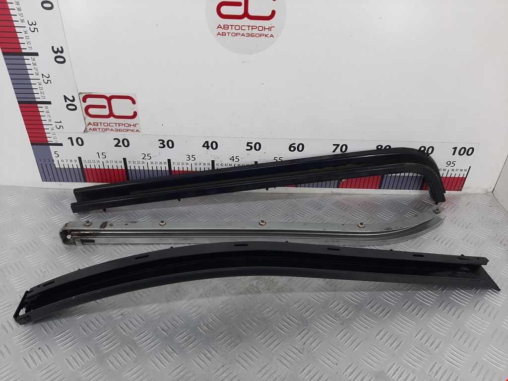 Направляющая сдвижной двери Chrysler Voyager 4 (2000-2008)