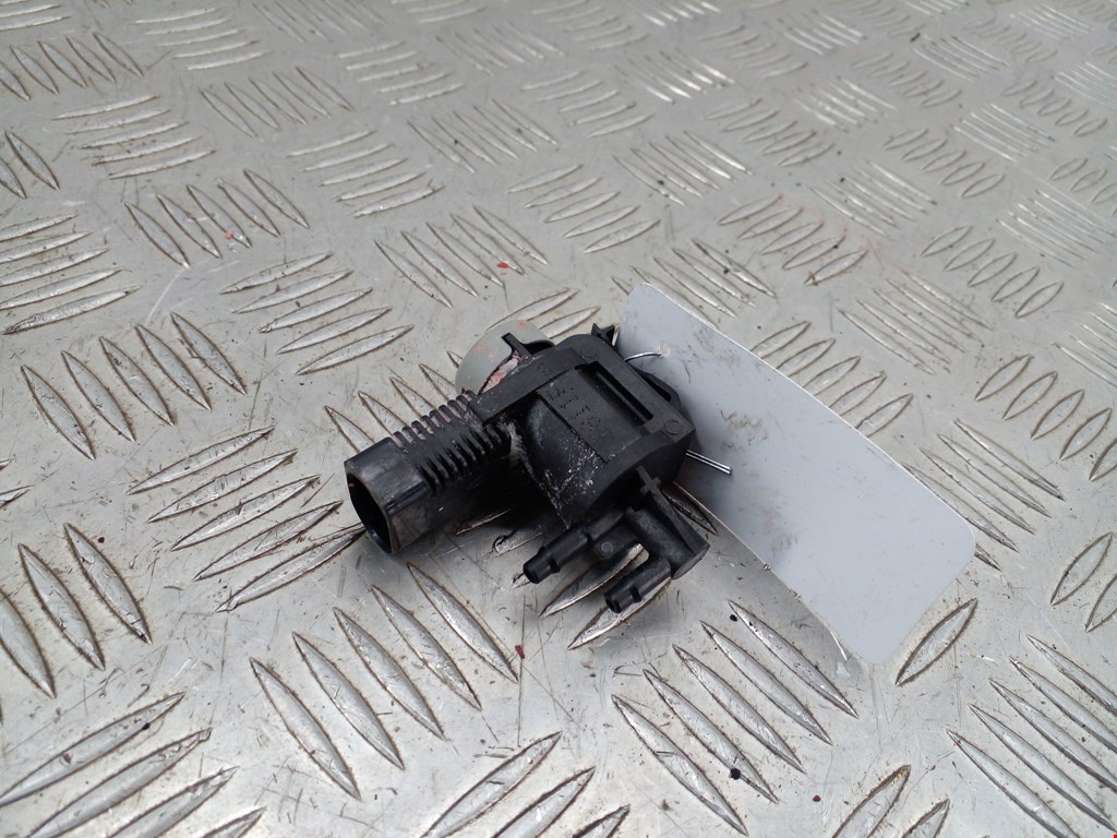 Клапан воздушного фильтра Audi Q5 8R (2008-2017)