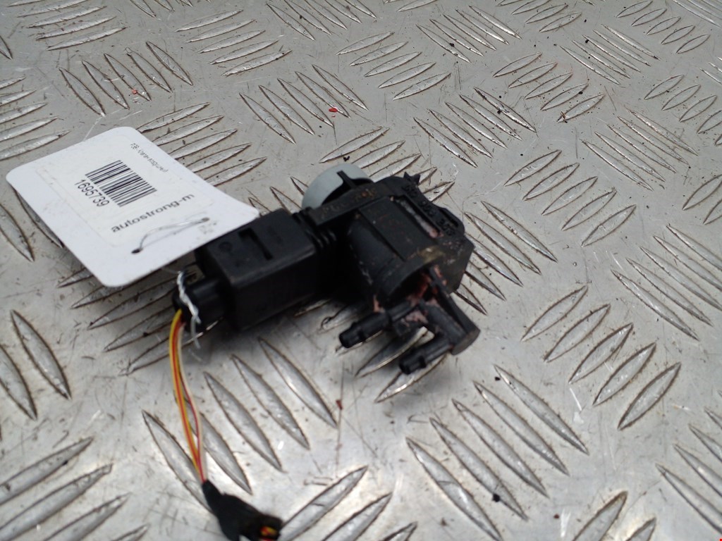 Клапан воздушного фильтра Audi Q5 8R (2008-2017)