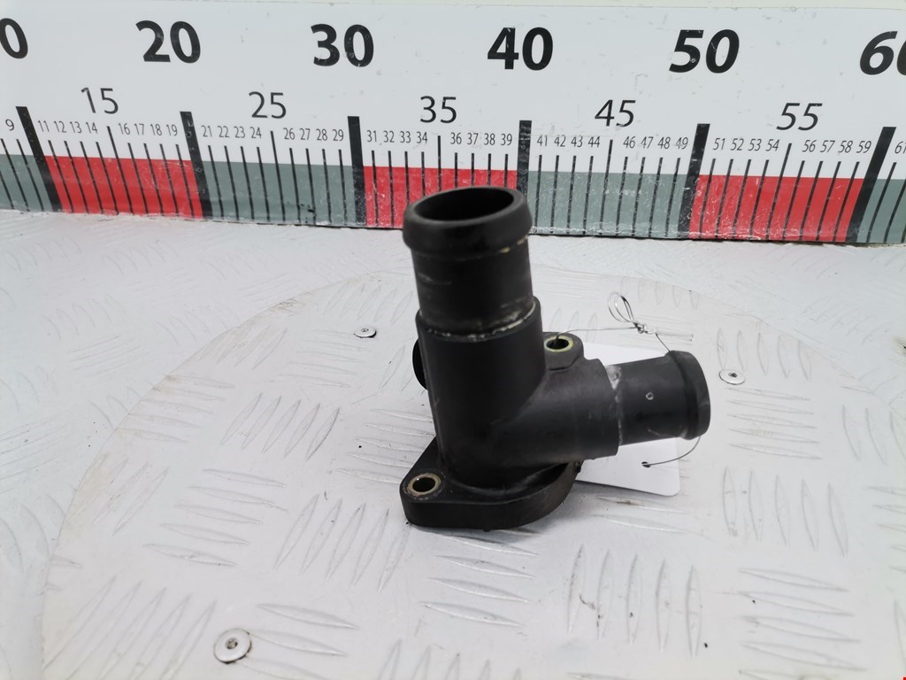 Фланец двигателя системы охлаждения AUDI A4 B5 1995-2001