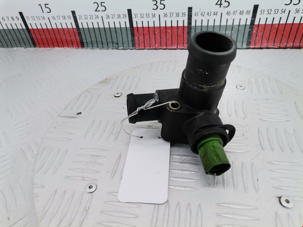 Фланец двигателя системы охлаждения AUDI A4 B5 1995-2001