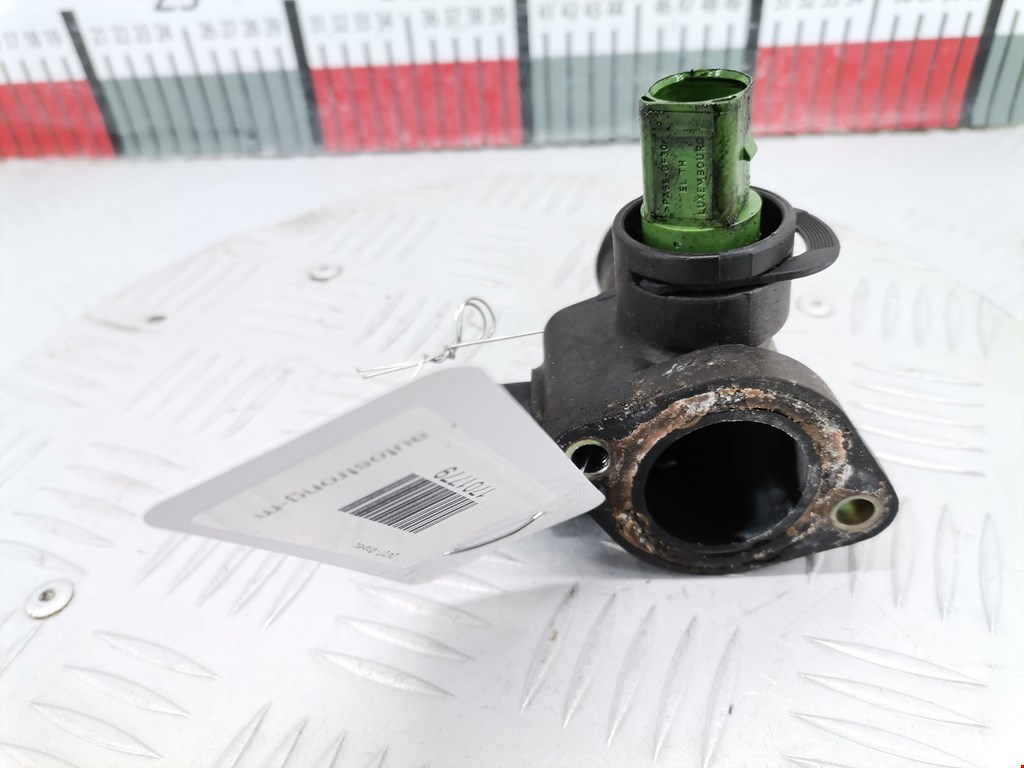 Фланец двигателя системы охлаждения AUDI A4 B5 1995-2001