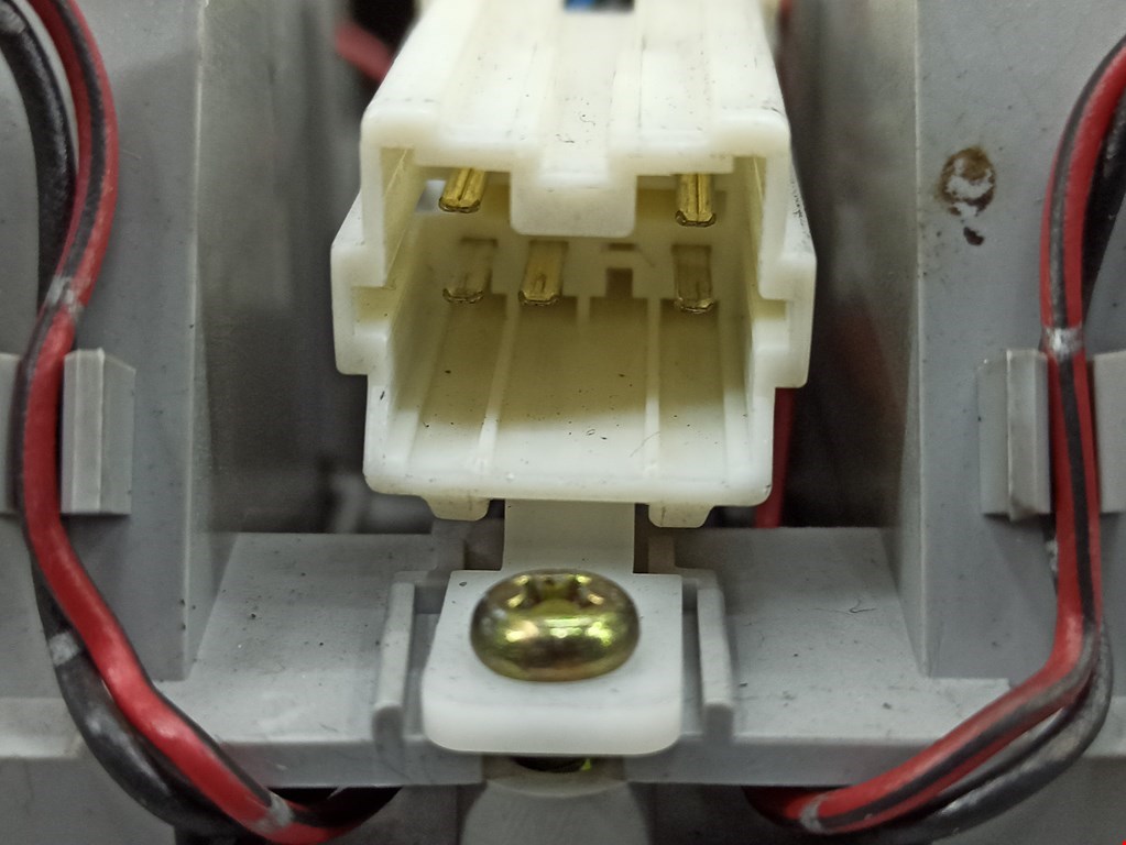 Плафон салонный (салона фонарь) MITSUBISHI Pajero Sport 1998-2008