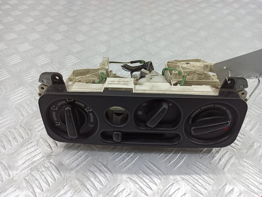 Блок управления климат-контроля Mitsubishi Pajero Sport 1 (1998-2008)